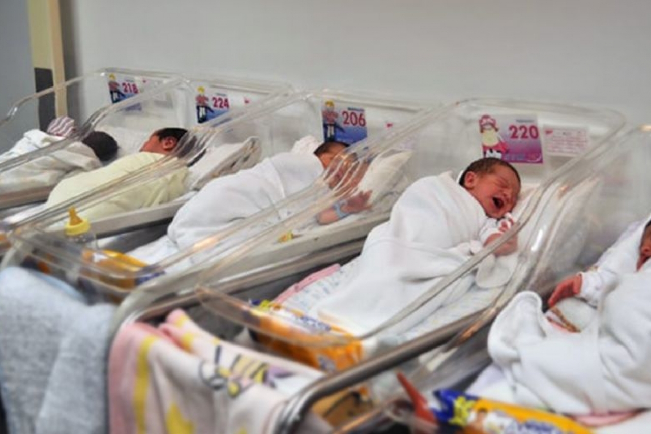 Bebés nacidos en la pandemia sufren fobia social