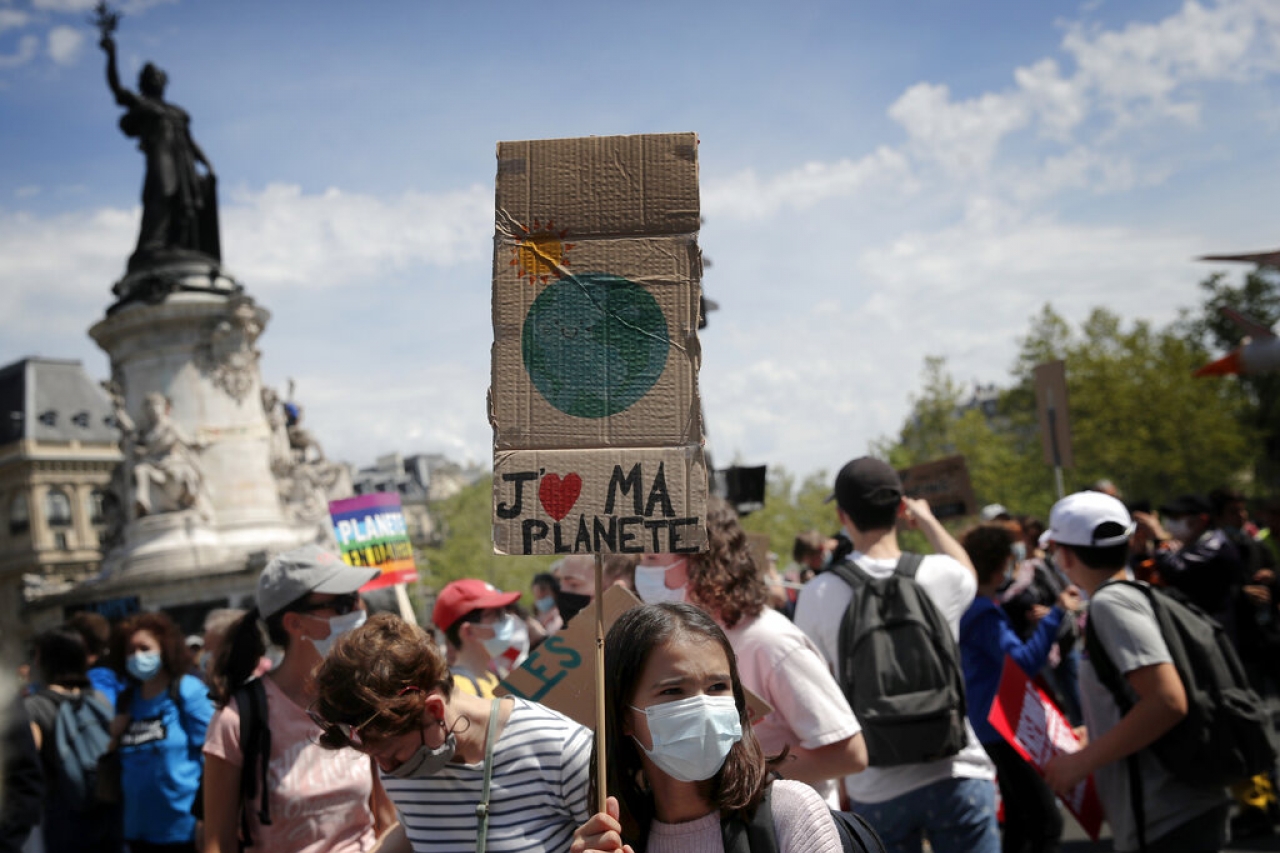 Exigen más medidas contra cambio climático en Francia