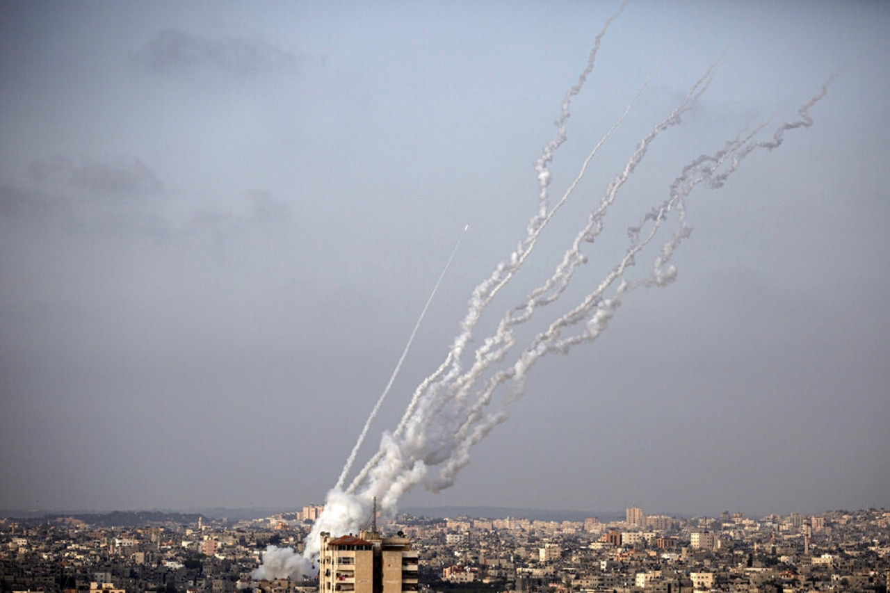 Video: Bombardean Jerusalén con misiles; hay más de 300 heridos