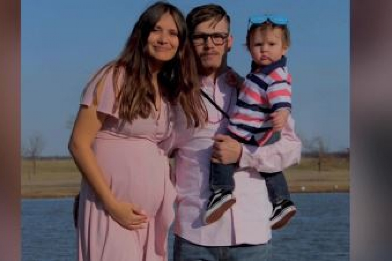 Buscan a ‘samaritano’ que ayudó a mujer a dar a luz en elevador en El Paso