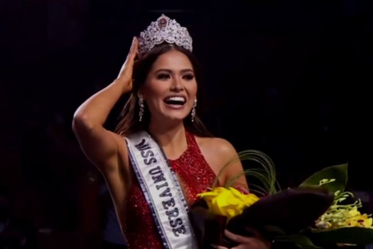 Juan Carlos Loera felicita a Miss Universo
