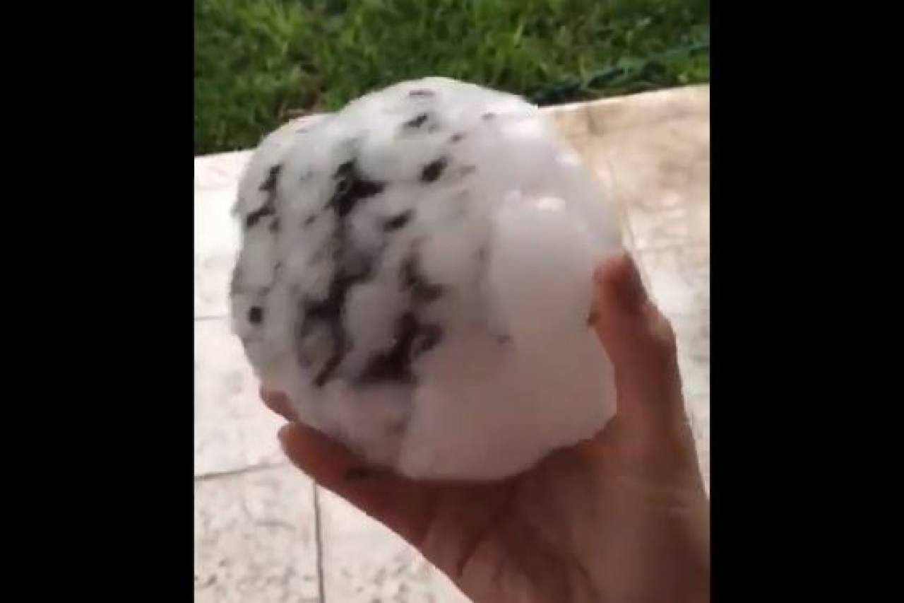 Video: Llueve granizo de 12 centímetros en Coahuila