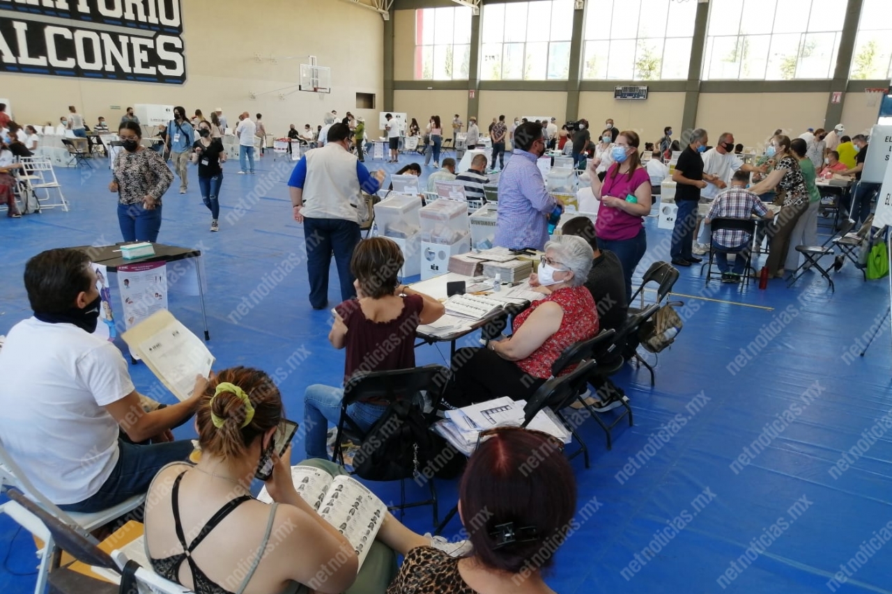 Saturan ciudadanos casillas para votar en Chihuahua