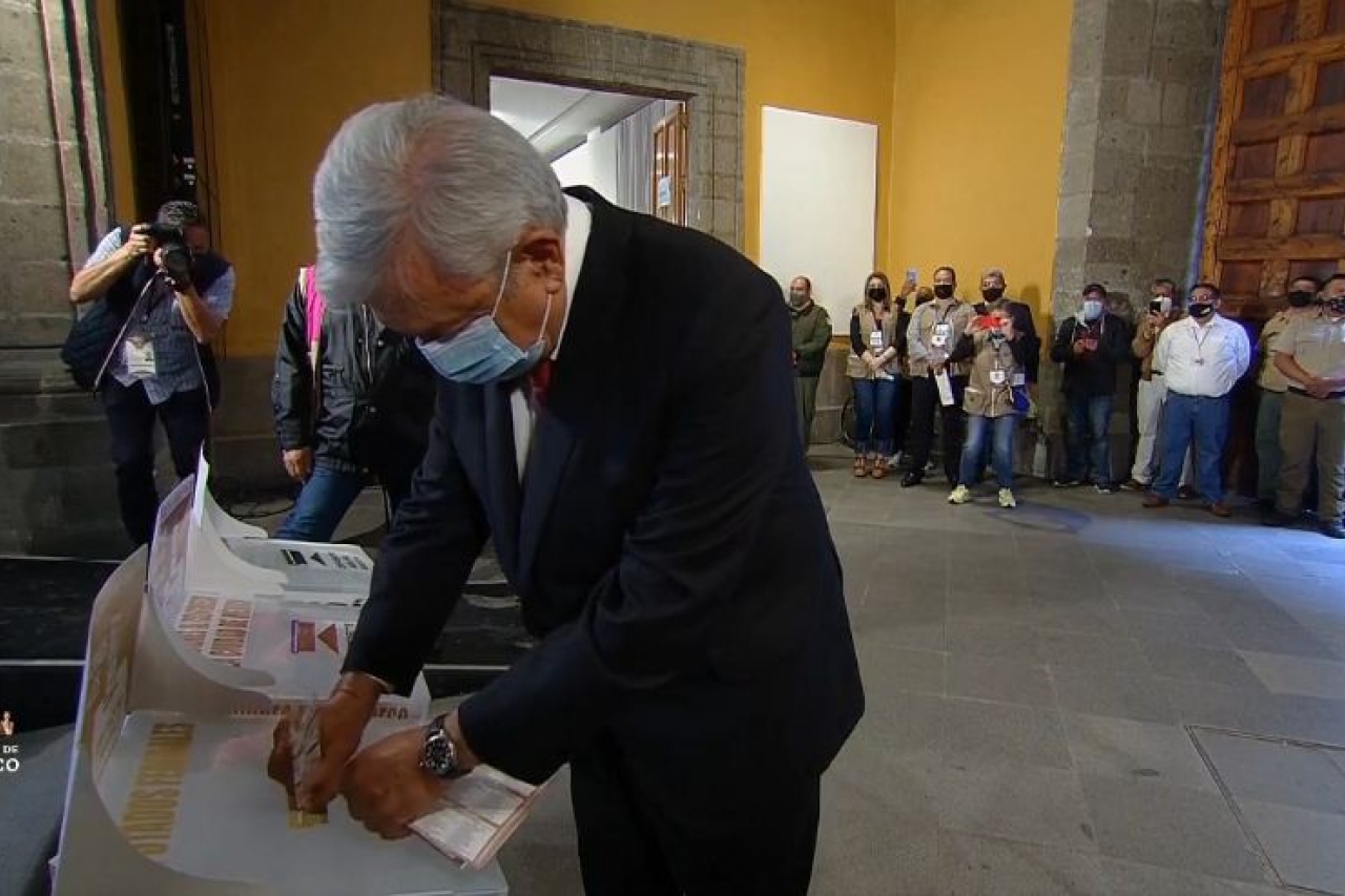 AMLO vota en la Ciudad de México