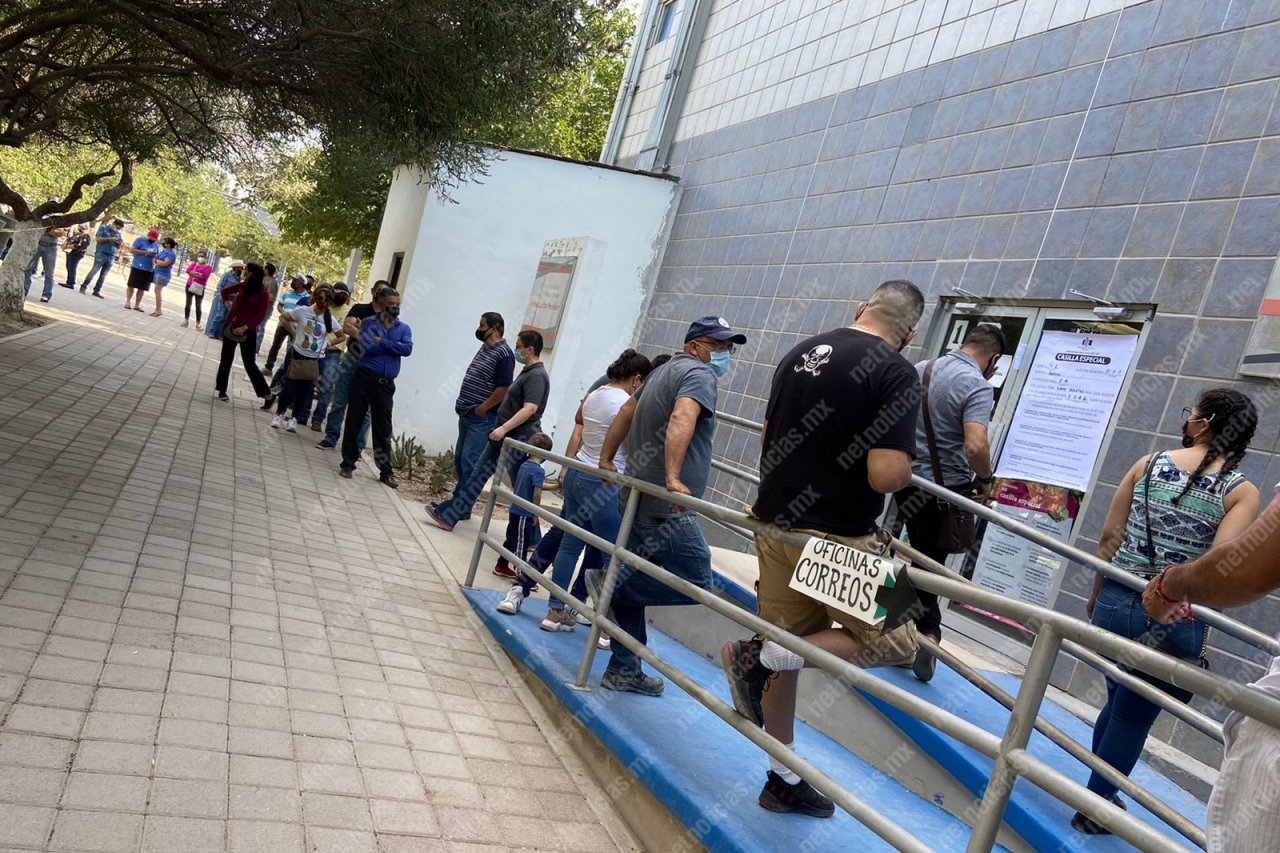 Reportan una hora de espera para votar en Parque Central