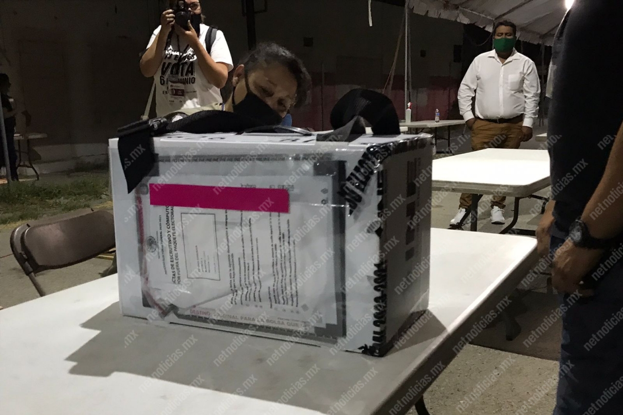 Entregan paquetes electorales en juntas distritales