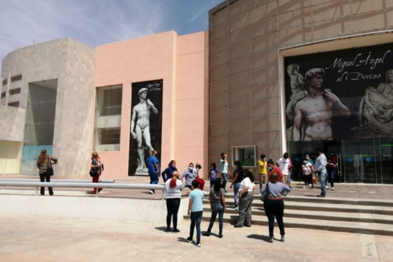 Exposición de Miguel Ángel es visitada por habitantes de Guadalupe