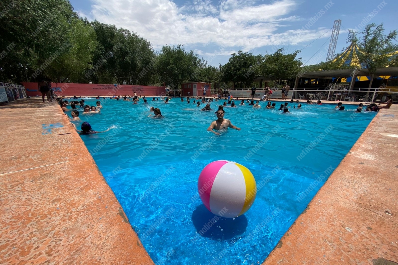 A quitarse el calor! Abrirán 9 albercas mañana en Juárez