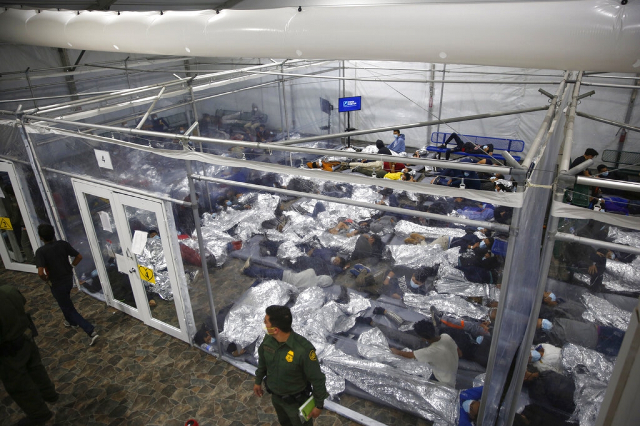 Reportan nueva denuncia por maltrato a niños migrantes en Fort Bliss