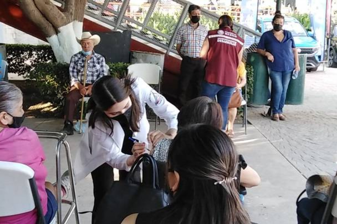 Aplican segunda dosis de vacuna a mayores de 50 en Chihuahua