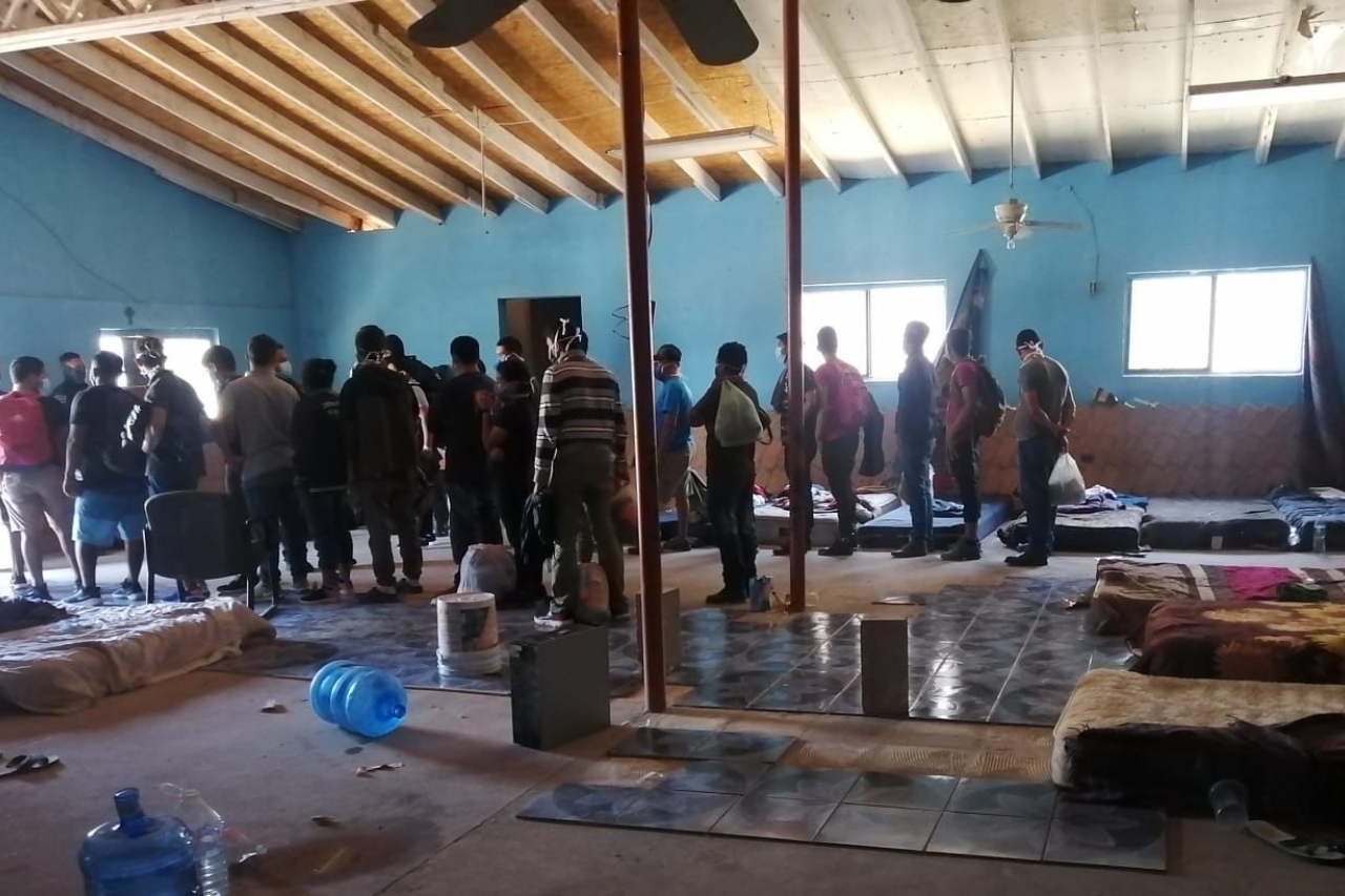 Rescatan a 53 migrantes en vivienda de Lomas de Poleo