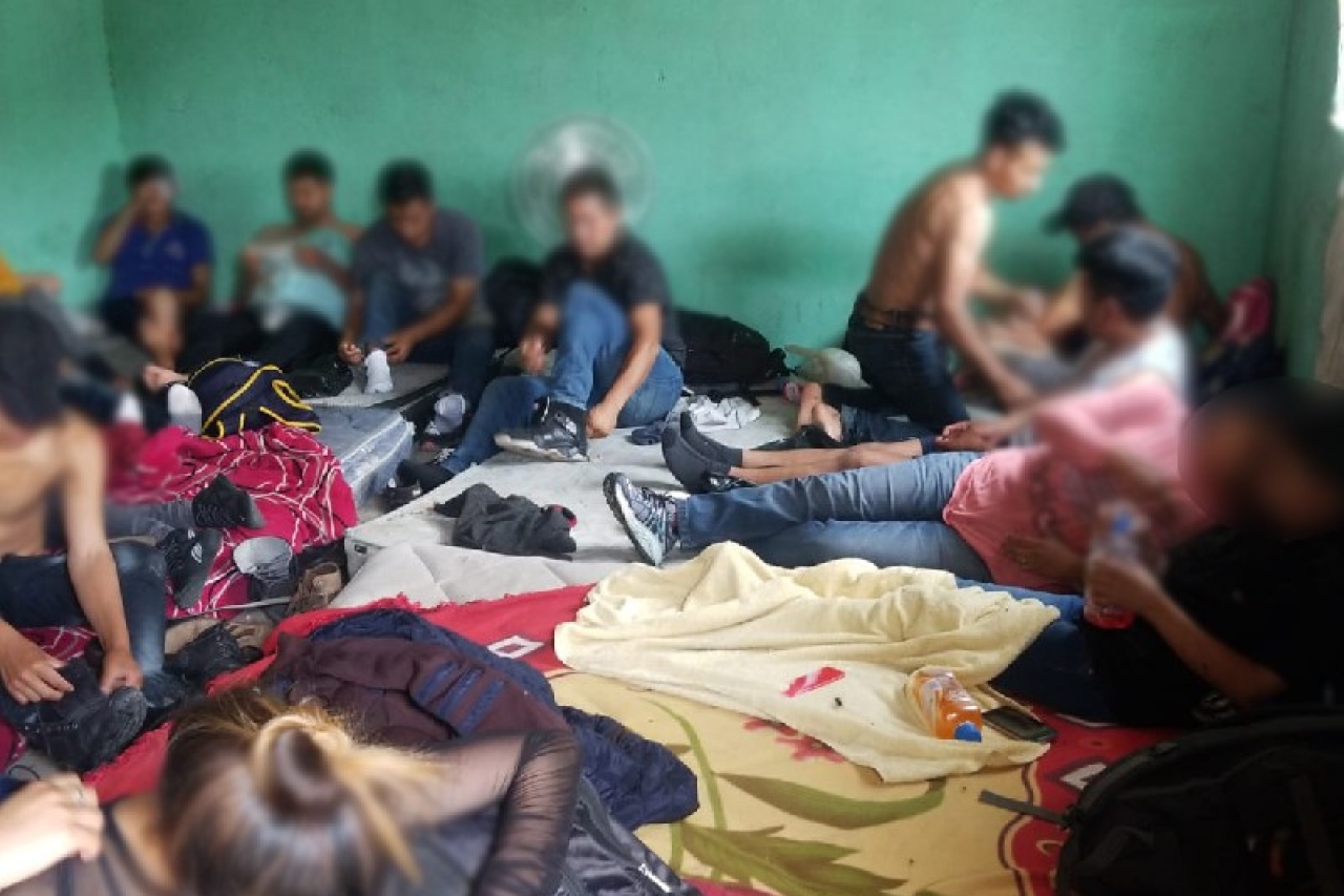 Rescatan a 39 migrantes hacinados en condiciones deplorables