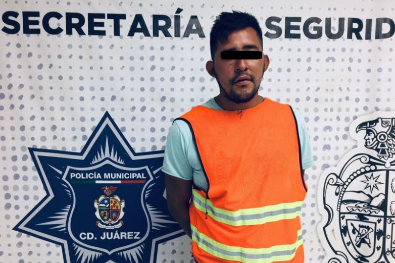 Se mete a la casa de su exnovia y se encuentra al papá