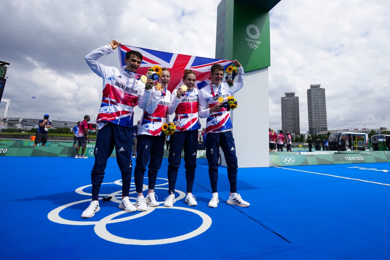 Gana Gran Bretaña oro en relevo mixto de triatlón