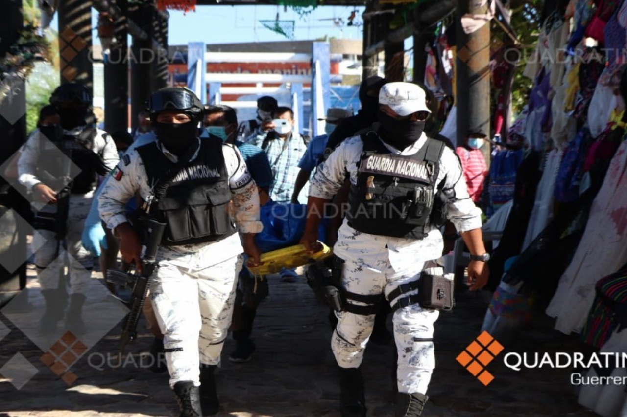 Ultiman a mando policial frente a turistas en Acapulco