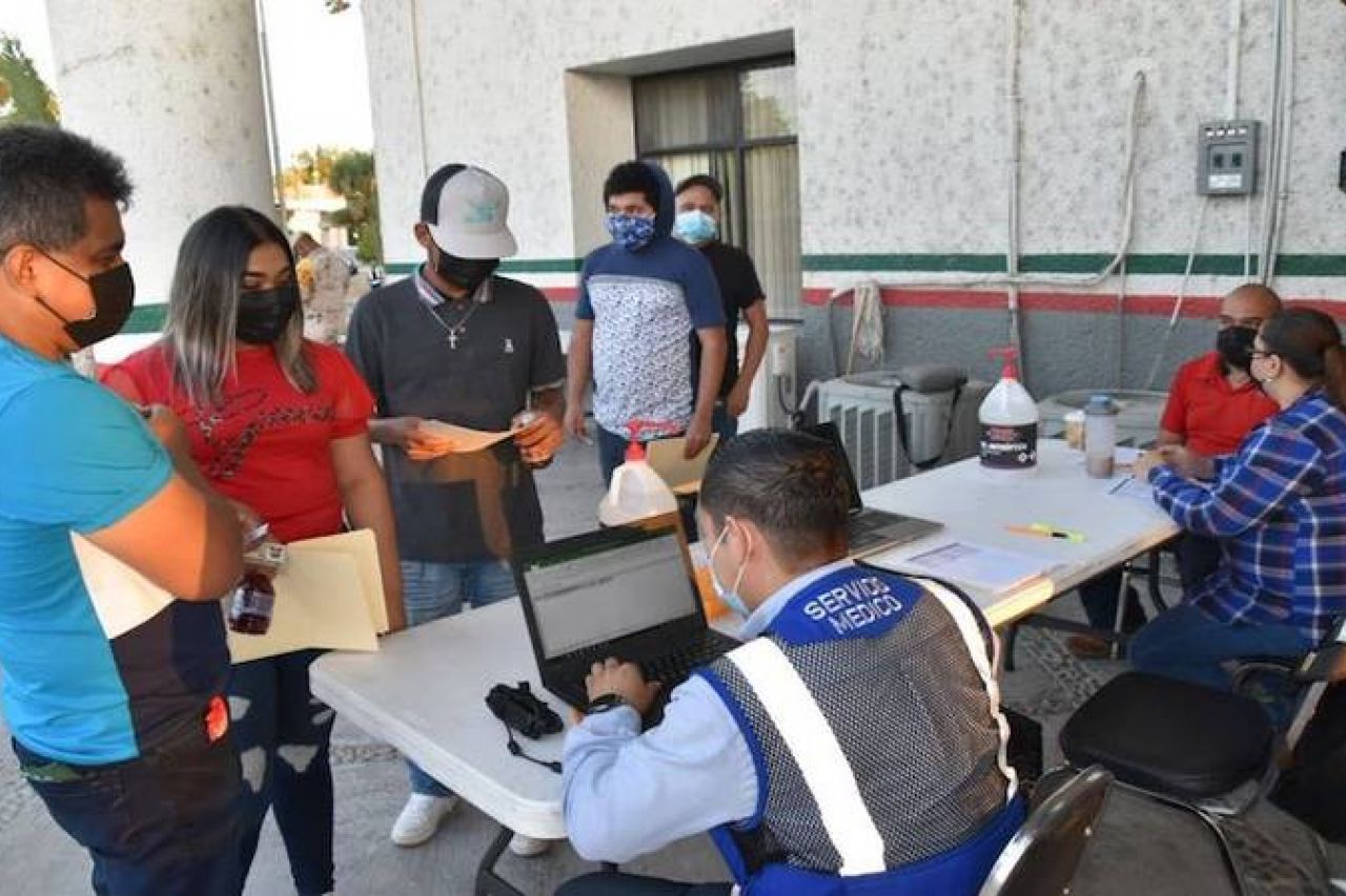Inicia vacunación a menores de 18 años en Coahuila