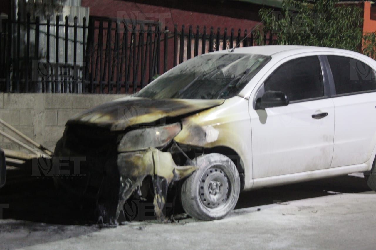Se incendia auto estacionado en Torres del PRI