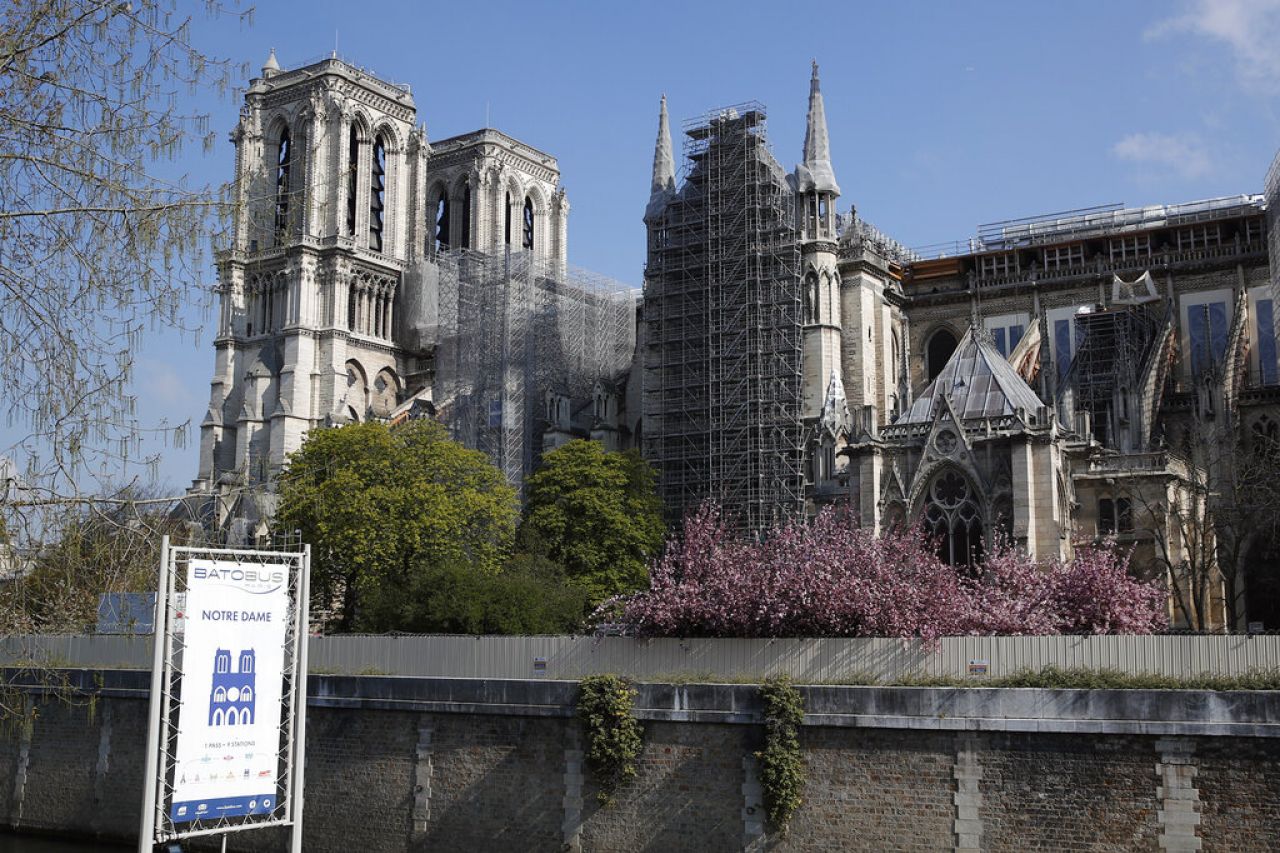 Estabilizan la catedral de Notre Dame, sigue la reconstrucción