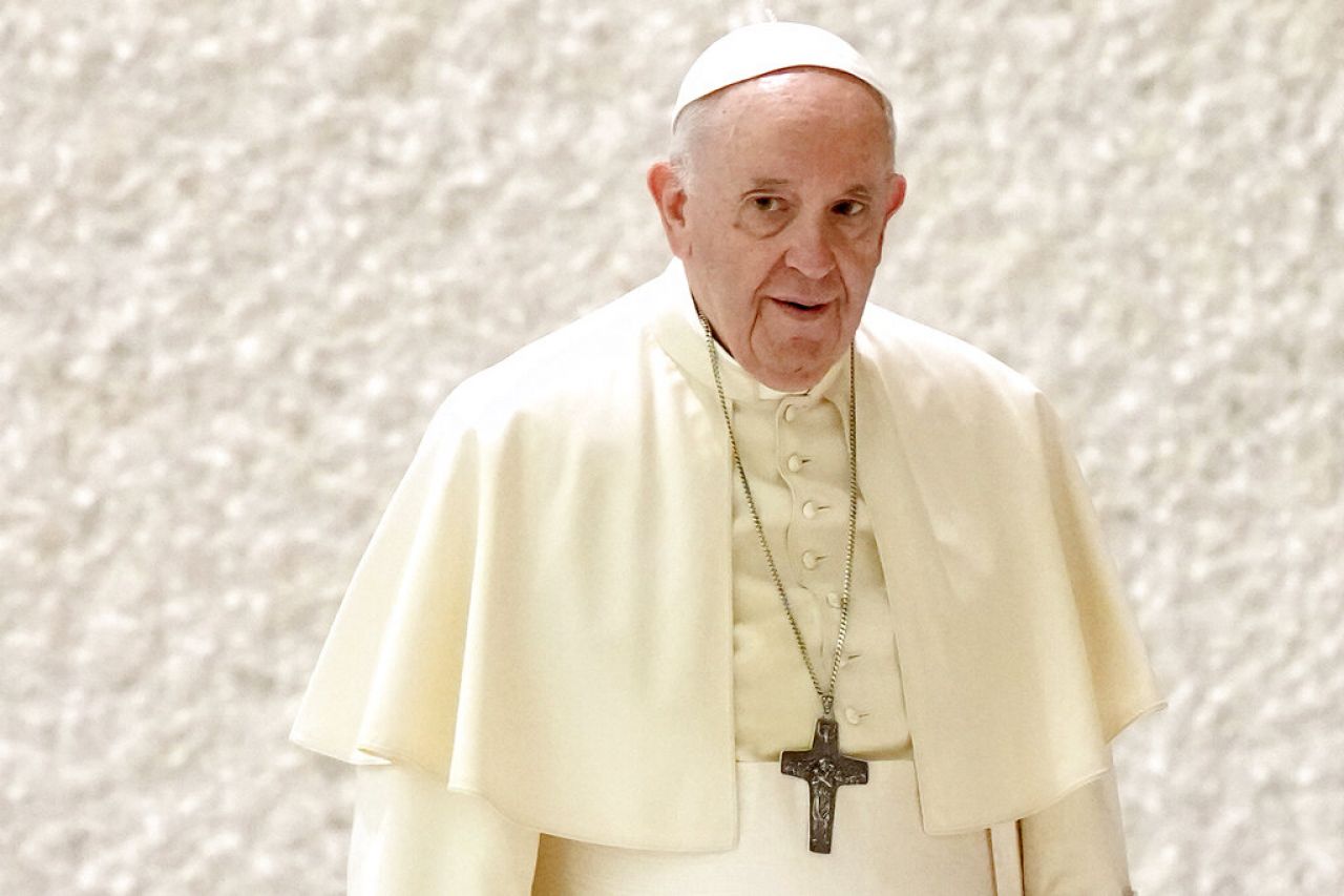 Francisco pide a obispos escuchar a víctimas de abuso
