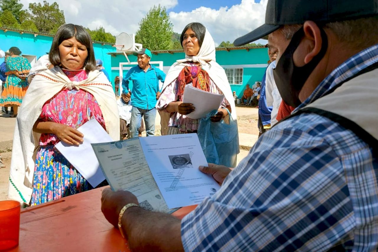 Buscan ampliar cobertura de becas en Batopilas