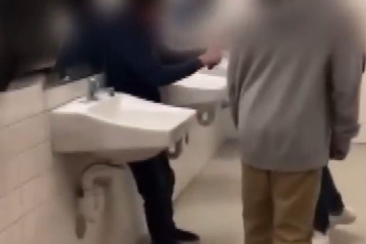 Video: Agreden a estudiante de El Paso en el baño de la escuela