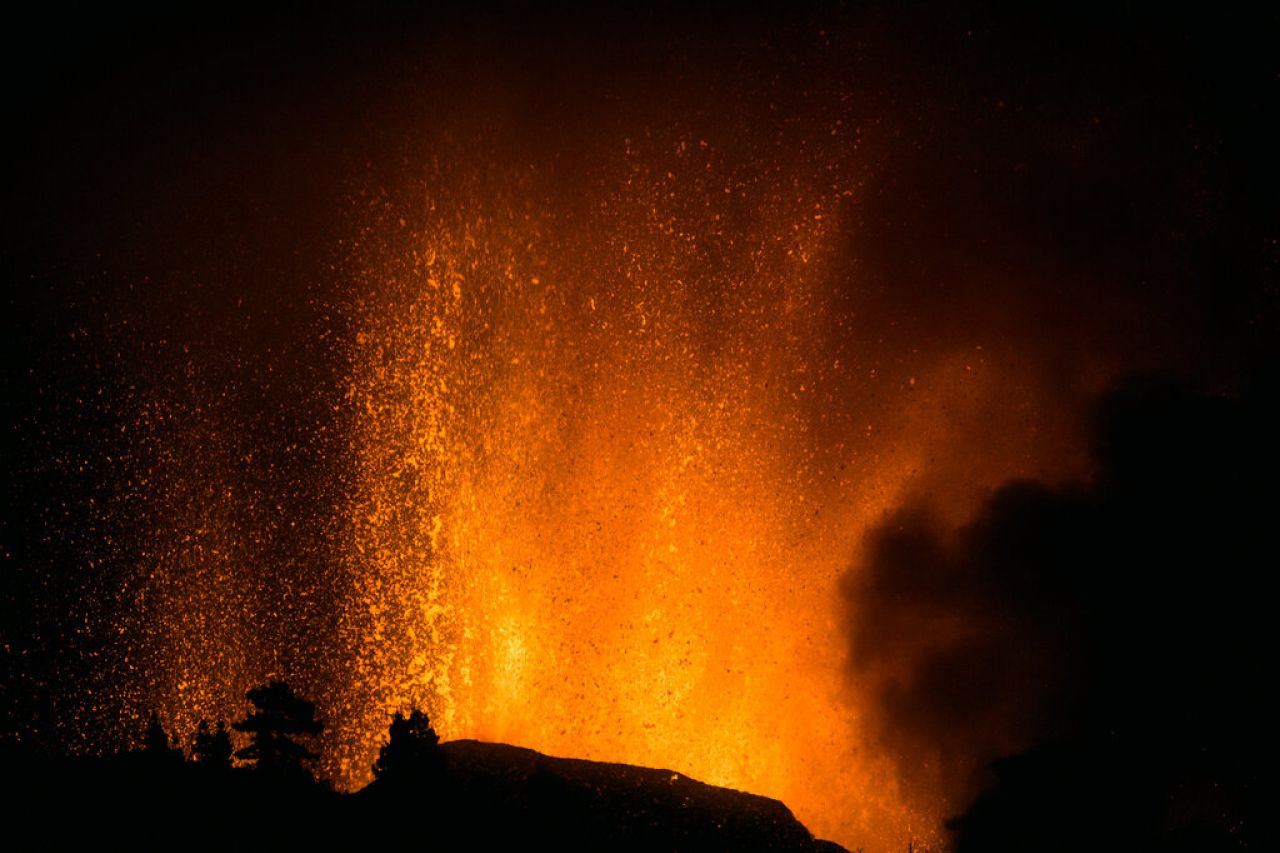 Reportan saldo blanco tras erupción de volcán en España