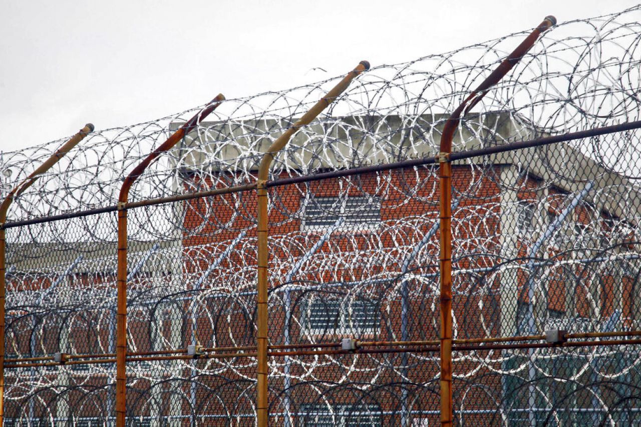 Piden cerrar cárcel de Rikers Island en Nueva York
