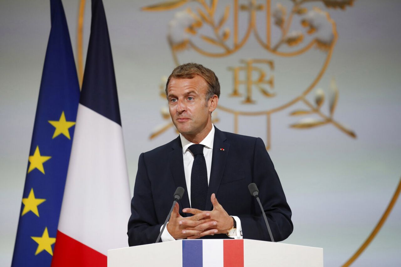 Macron y Biden conversanpor conflicto con submarinos