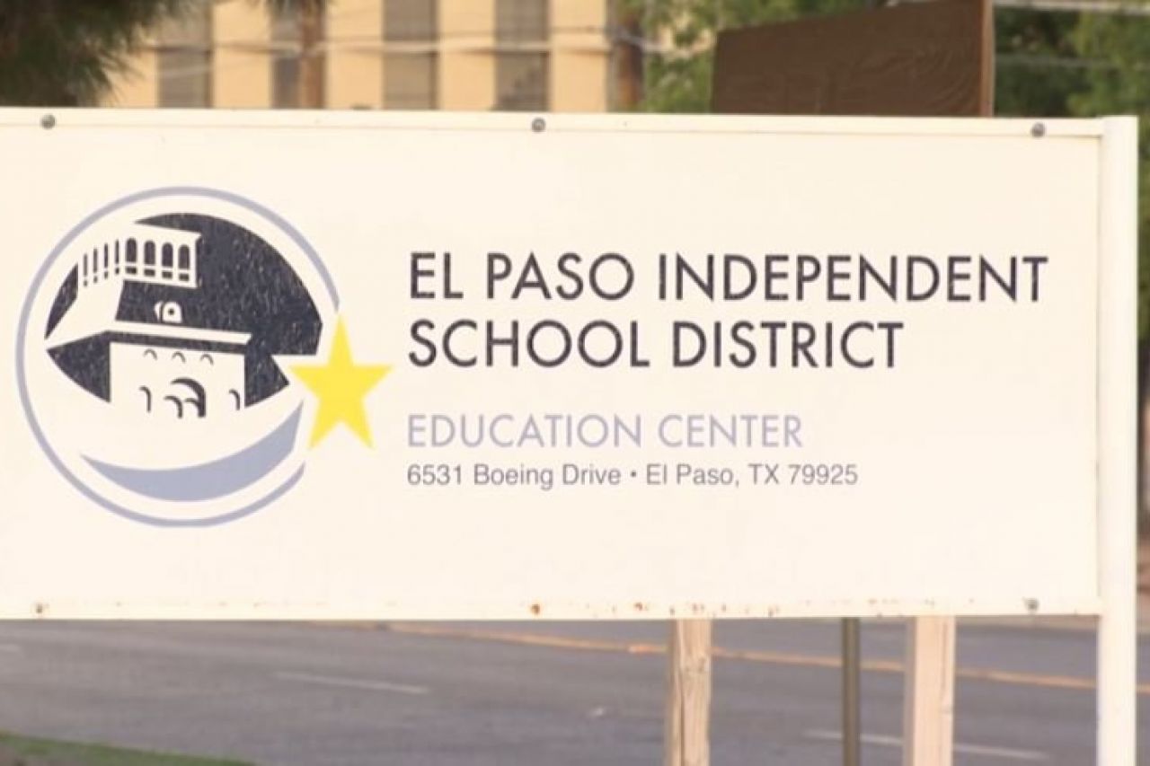 Entregan reconocimiento a cinco escuelas de El Paso