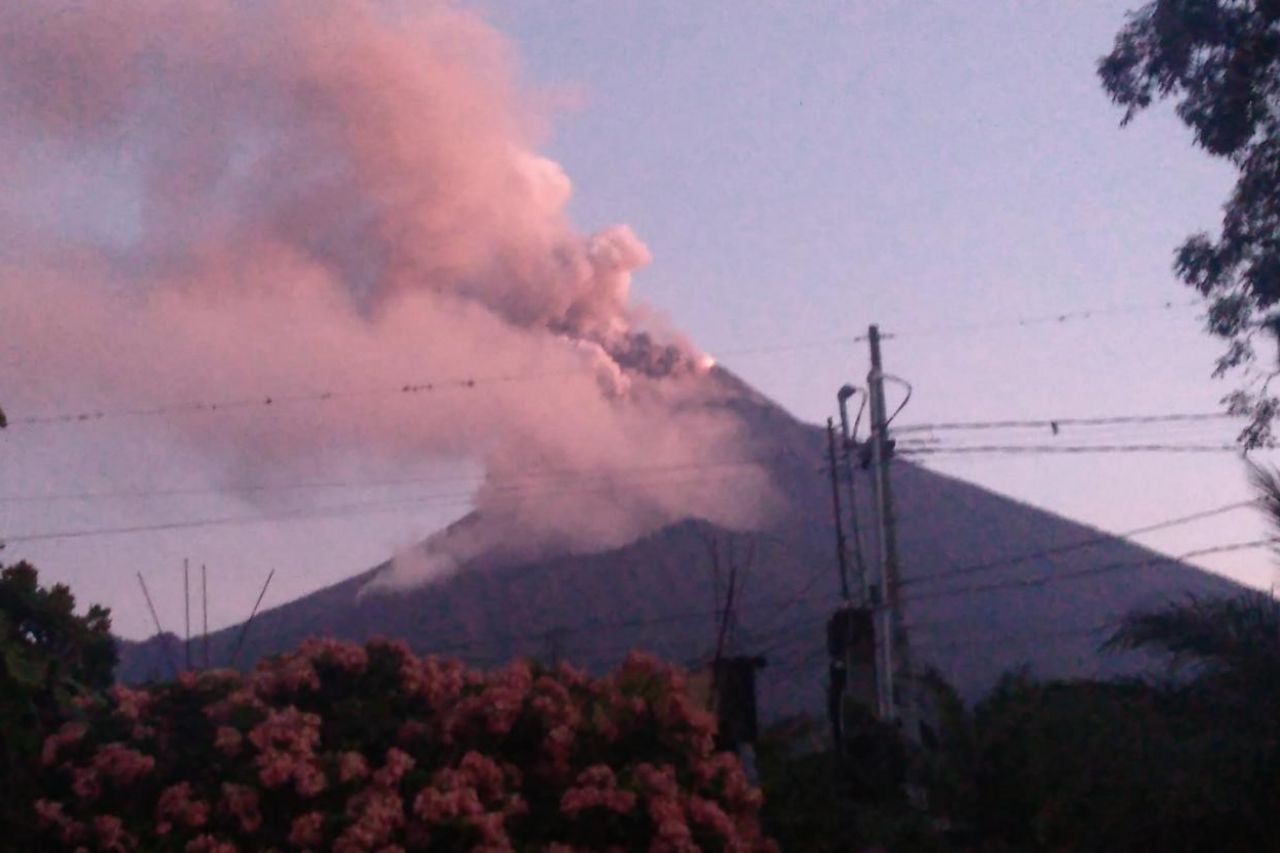 Volcán de Fuego en Guatemala entró en erupción 