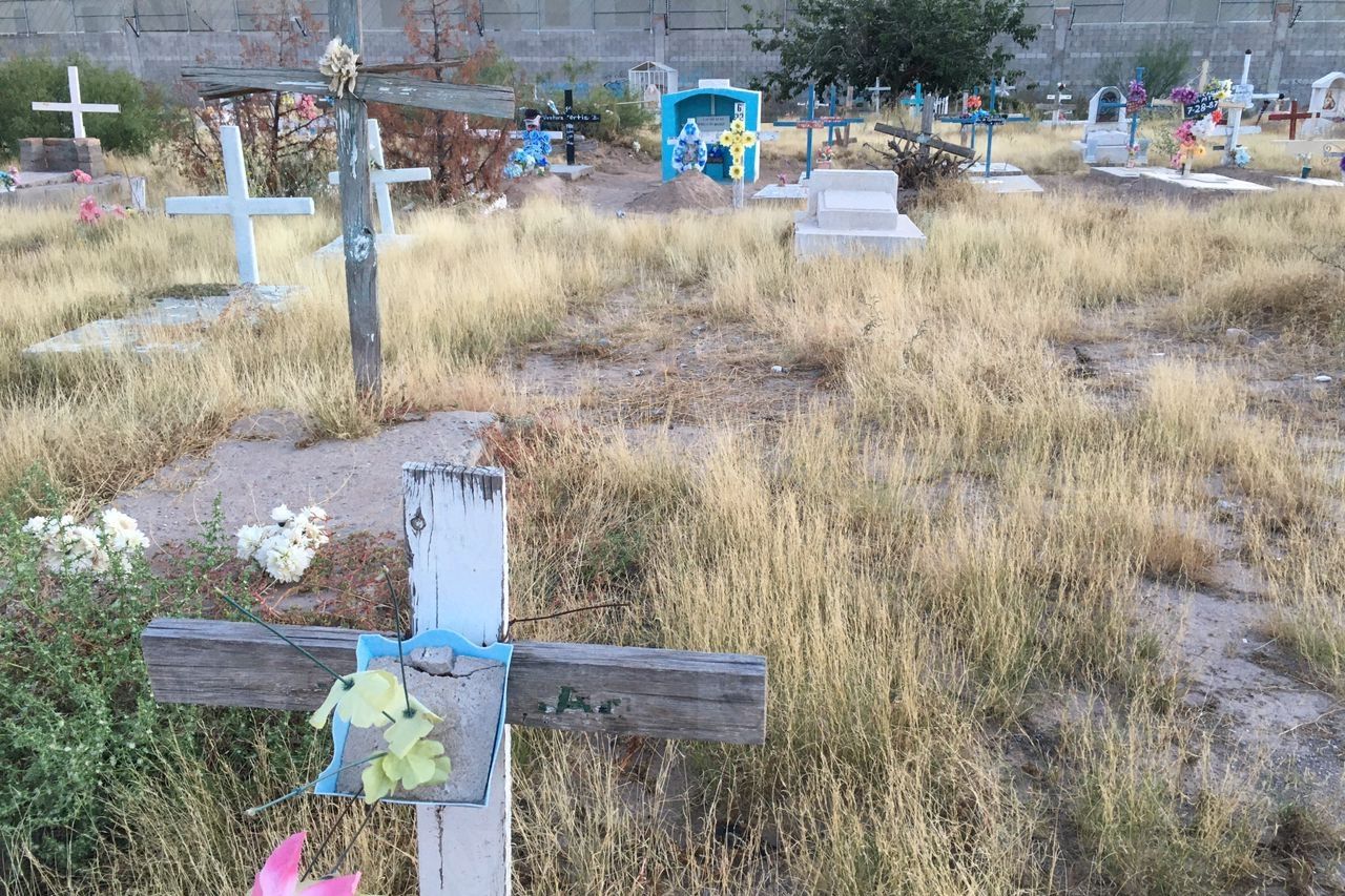 Sus tumbas cuentan la historia en el Panteón de los Niños