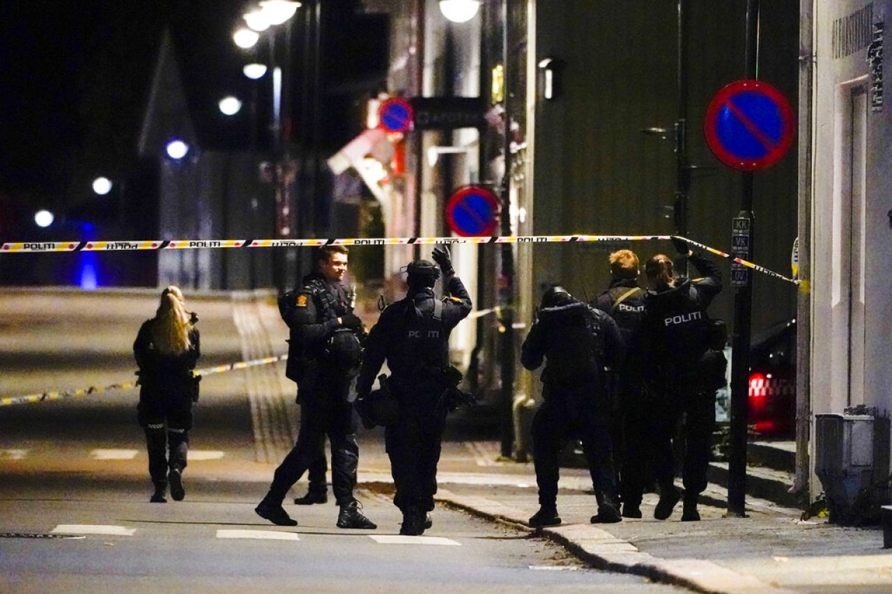 Mueren 5 por ataque de tiro con arco en Noruega 