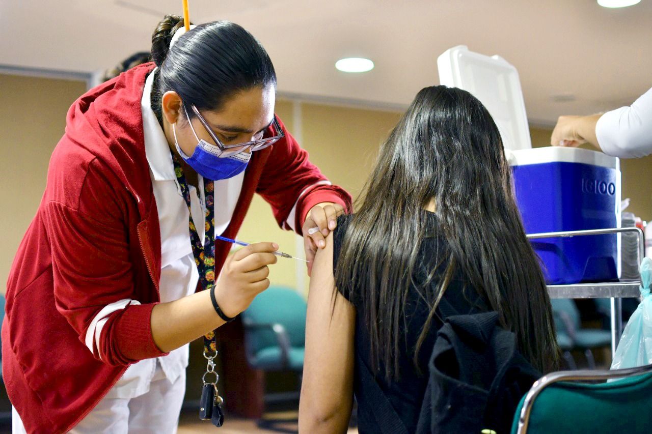 Vacunan a 629 menores contra Covid en el estado
