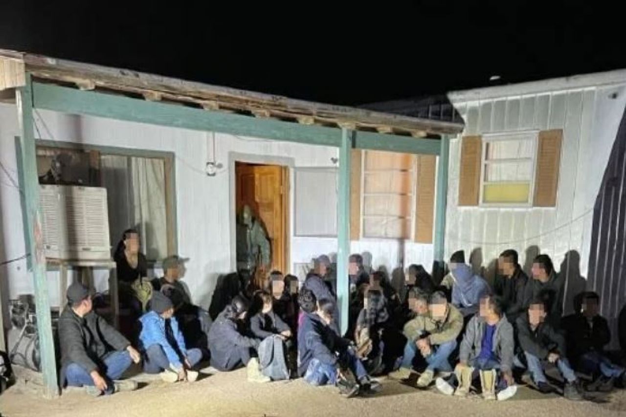 Localizan a más de 50 migrantes en casas de seguridad en EP