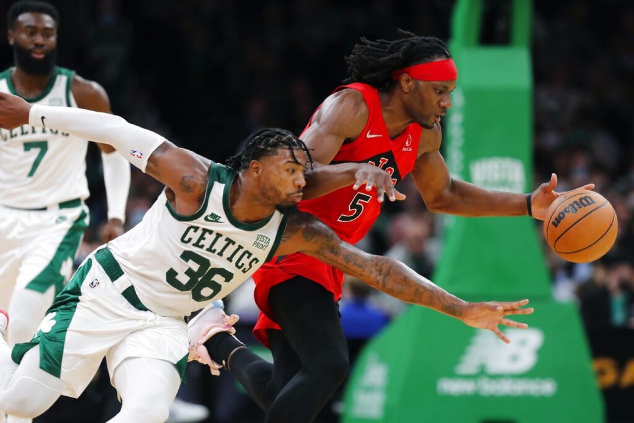 Raptors aplastan a Celtics