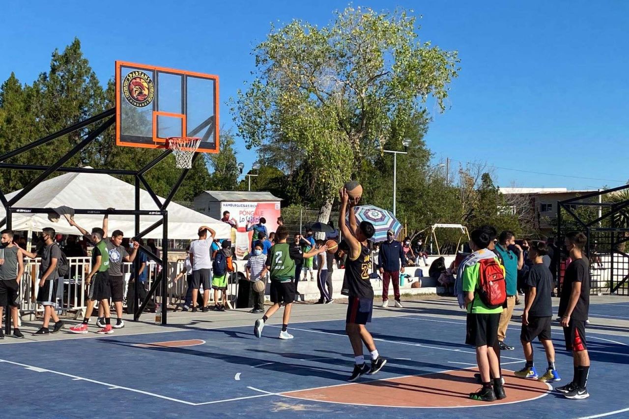 Inicia torneo relámpago de básquetbol con 68 equipos