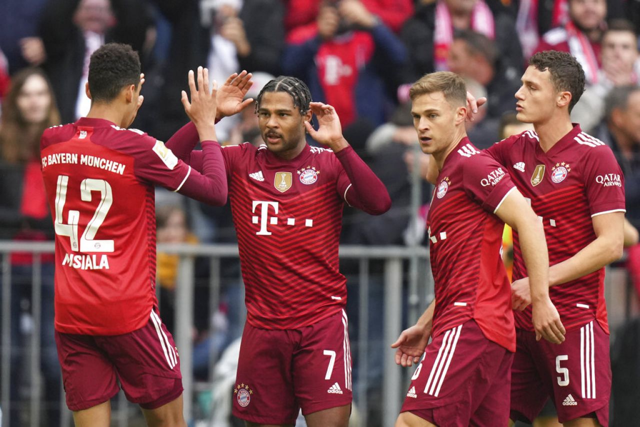 Bayern triunfa sin técnico