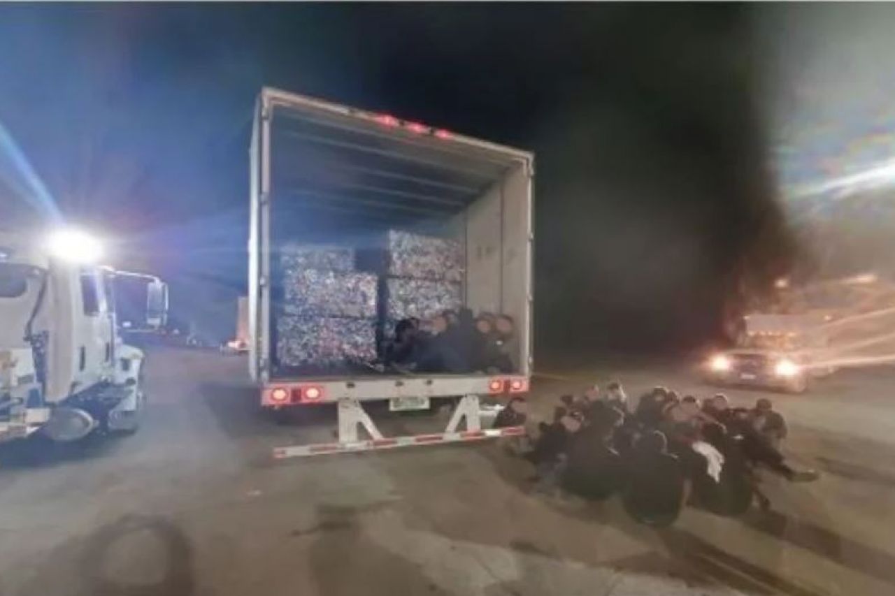 Interceptan en Sierra Blanca camión con 31 migrantes escondidos