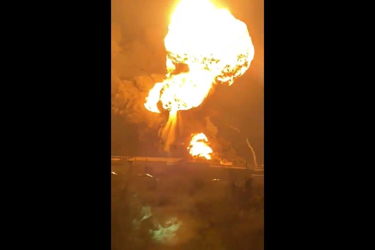 Video: Arde fábrica de aceite automotriz en Nuevo León