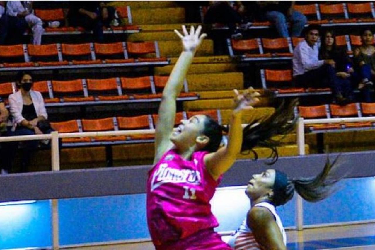 Se enfrentan chihuahuenses en la liga de Baloncesto Femenil