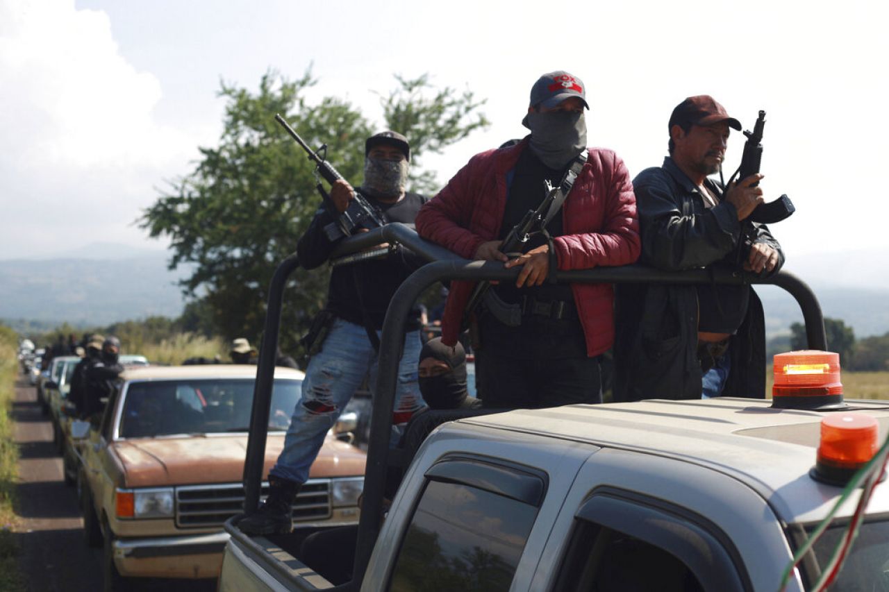 Piden ayuda autodefensas de Michoacán por extorciones