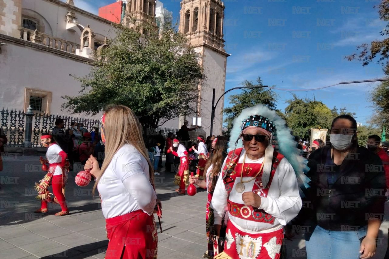 Danzan matachines en el Centro de Chihuahua 
