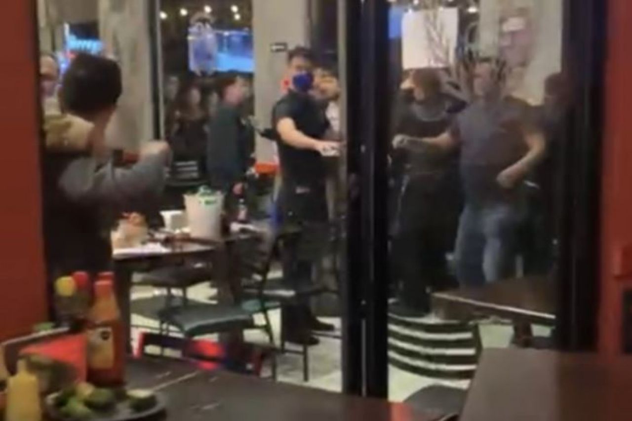 Video: Se pelean en la Cervecería 19 de Chihuahua y la clausuran