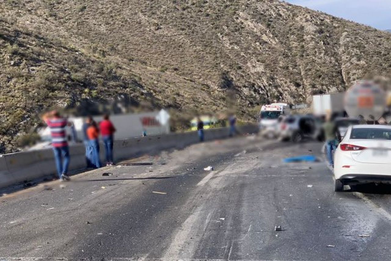 Cinco muertos y 15 heridos deja choque múltiple Coahuila