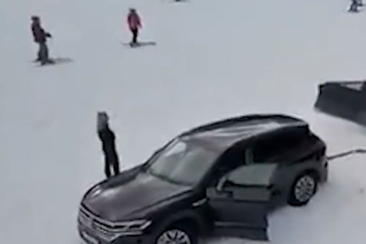 Video: Sigue turista GPS y se queda varada en pista de esquí