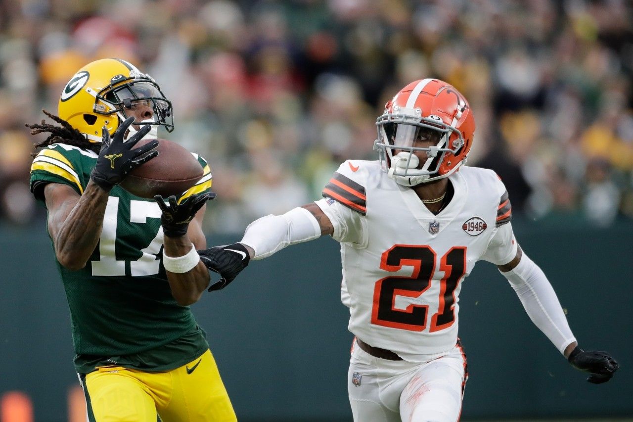 Coloca Browns a Denzel Ward en la lista de Covid-19