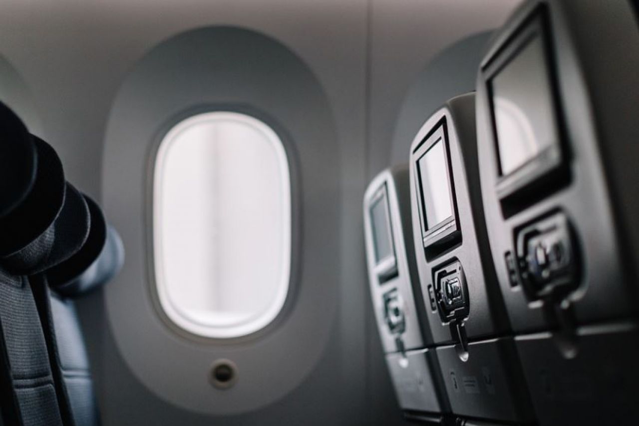 Foto: Capta mensajes de pasajera contagiados en avión