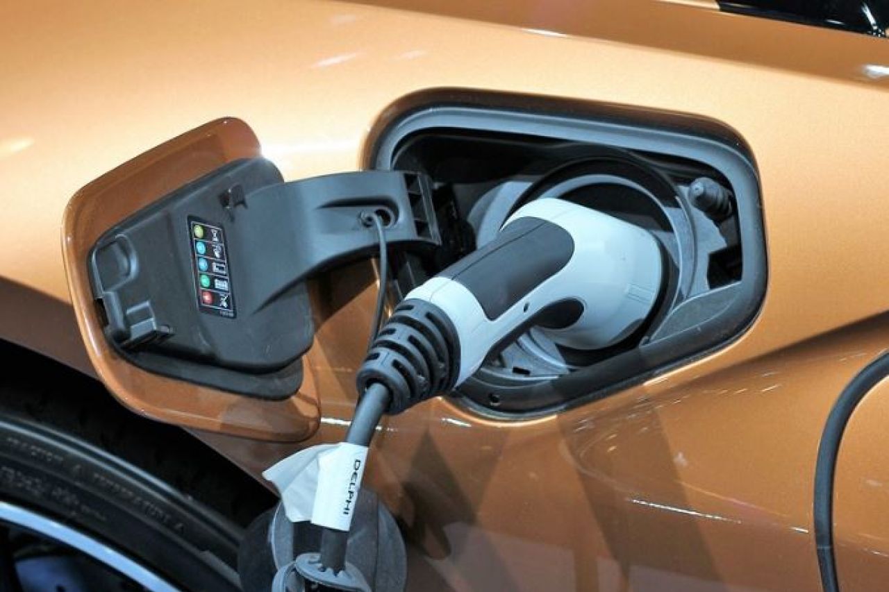 Anuncian nuevas estaciones de carga para autos eléctricos en EP