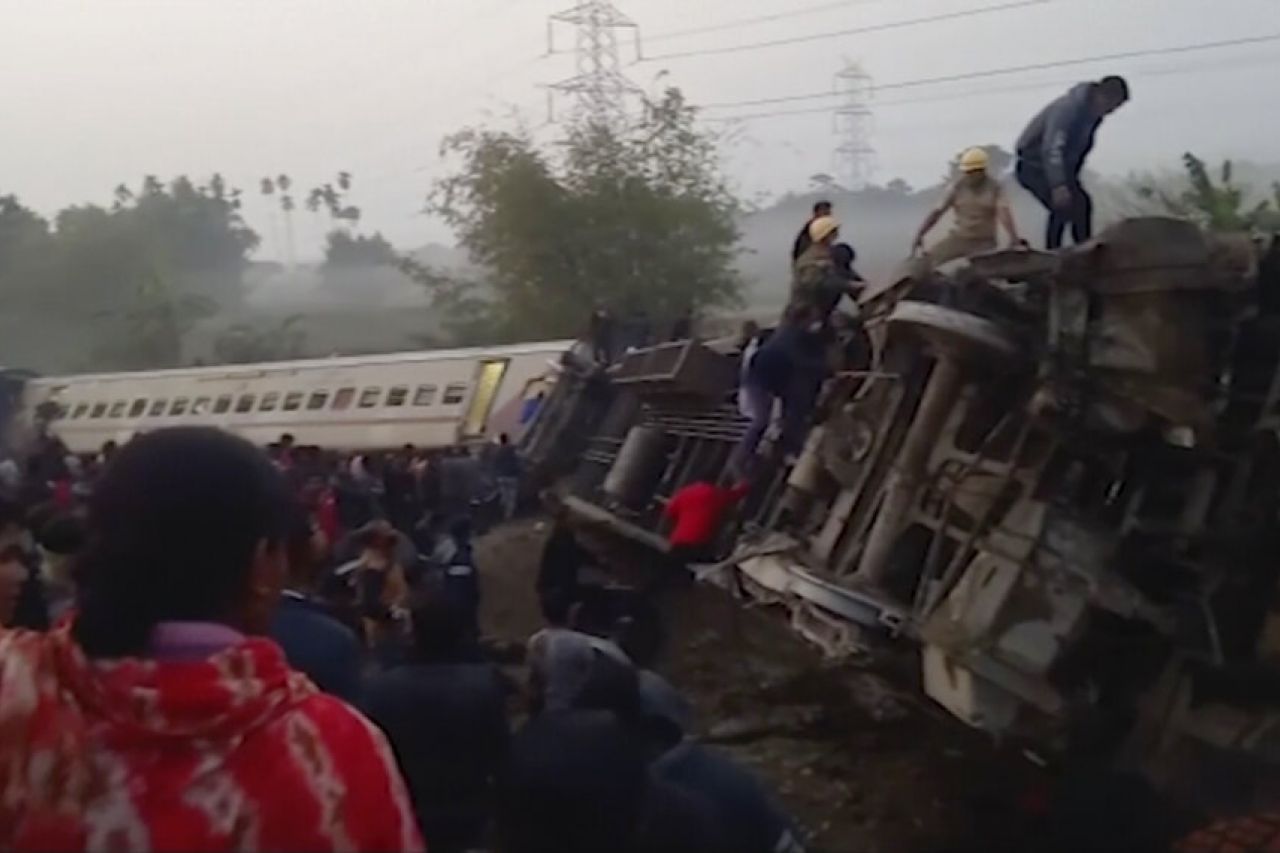 Accidente ferroviario en India deja 9 muertos