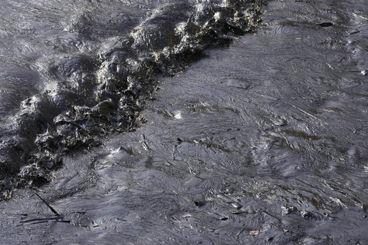 Tabasco: Derrame petrolero alcanza 7 kms de costas donde hay áreas protegidas